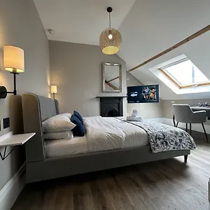 Number One Hundred Bed & Breakfast